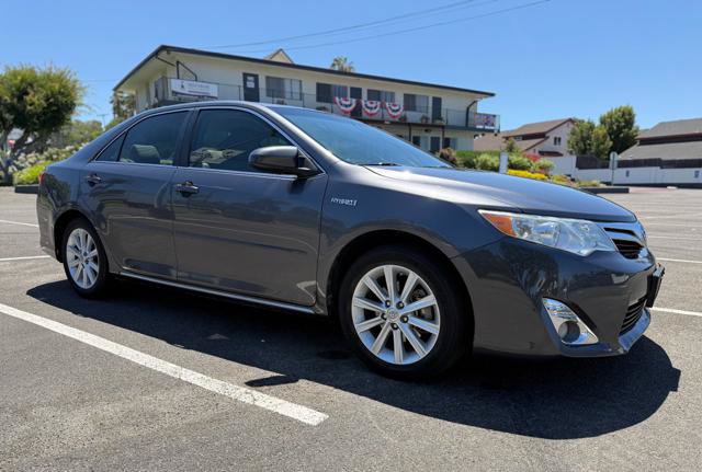 Used 2014 Toyota Camry XLE w/ Moonroof Package FWD image 9