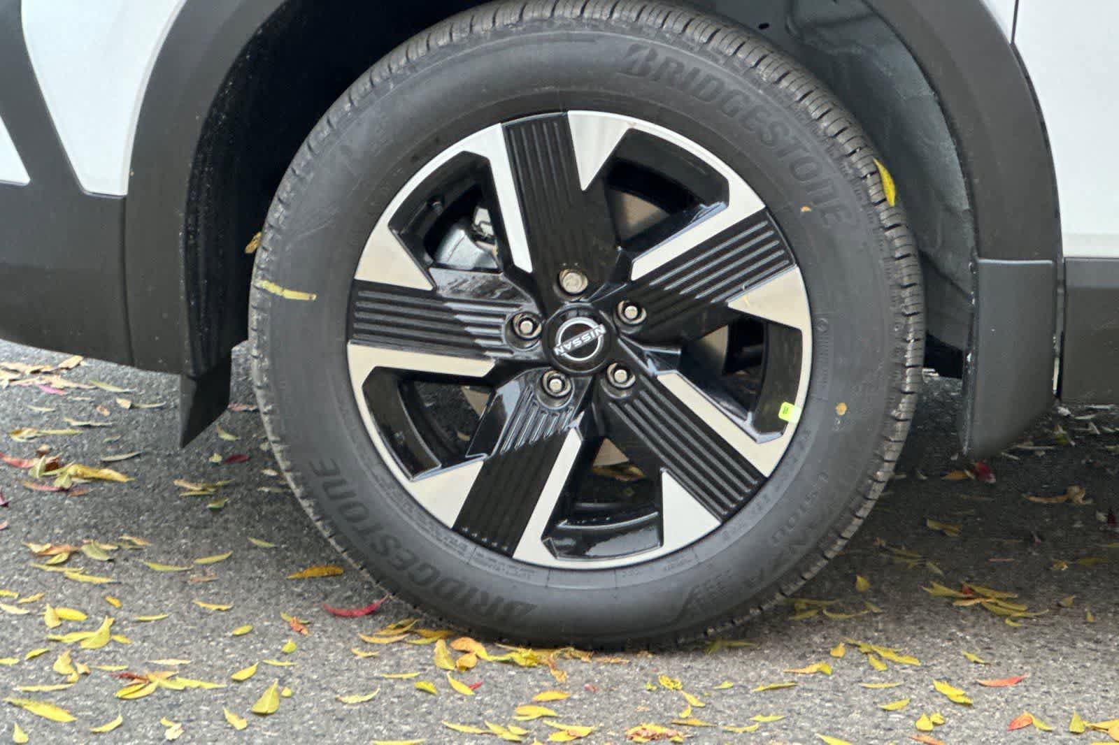 New 2026 Nissan Kicks SV AWD/4WD image 34