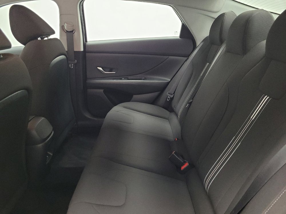 Used 2024 Hyundai Elantra SEL image 18