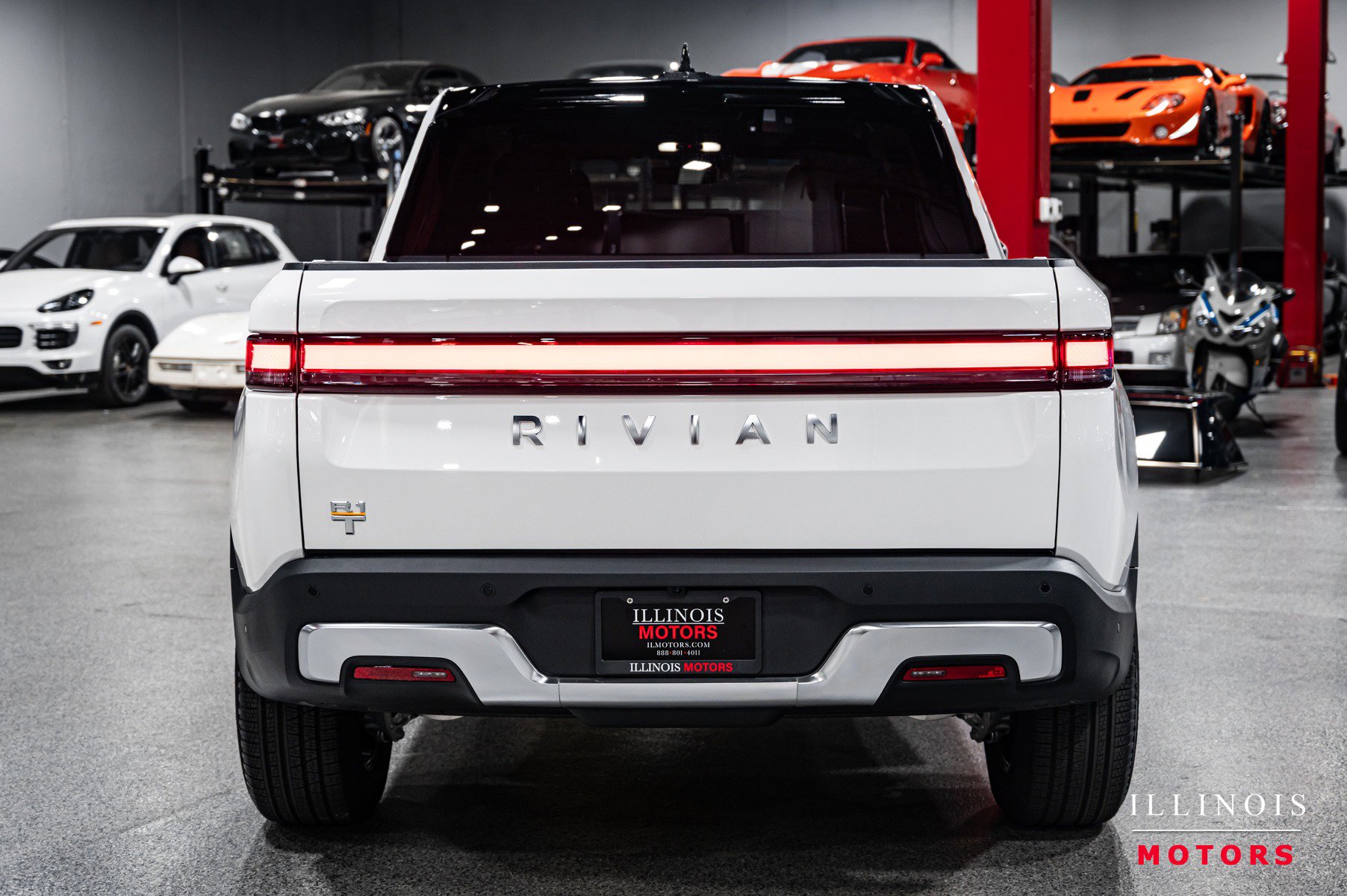 Used 2022 Rivian R1T Adventure image 4