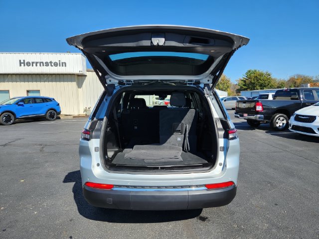 Used 2025 Jeep Grand Cherokee L Laredo w/ Luxury Tech Group I AWD/4WD image 28