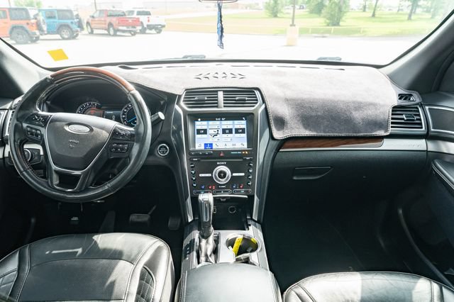 Used 2019 Ford Explorer Platinum AWD/4WD image 31