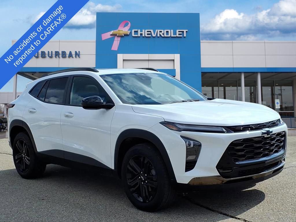 Used 2025 Chevrolet Trax ACTIV w/ Sunroof Package image 3