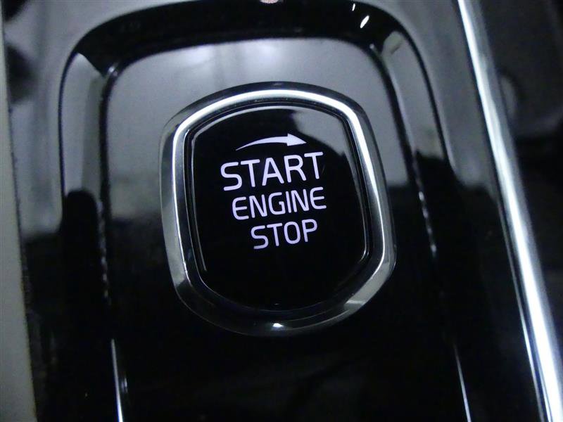 Used 2024 Volvo S60 B5 Plus image 17