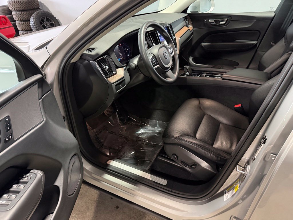 Used 2023 Volvo XC60 B5 Plus w/ Climate Package AWD/4WD image 11