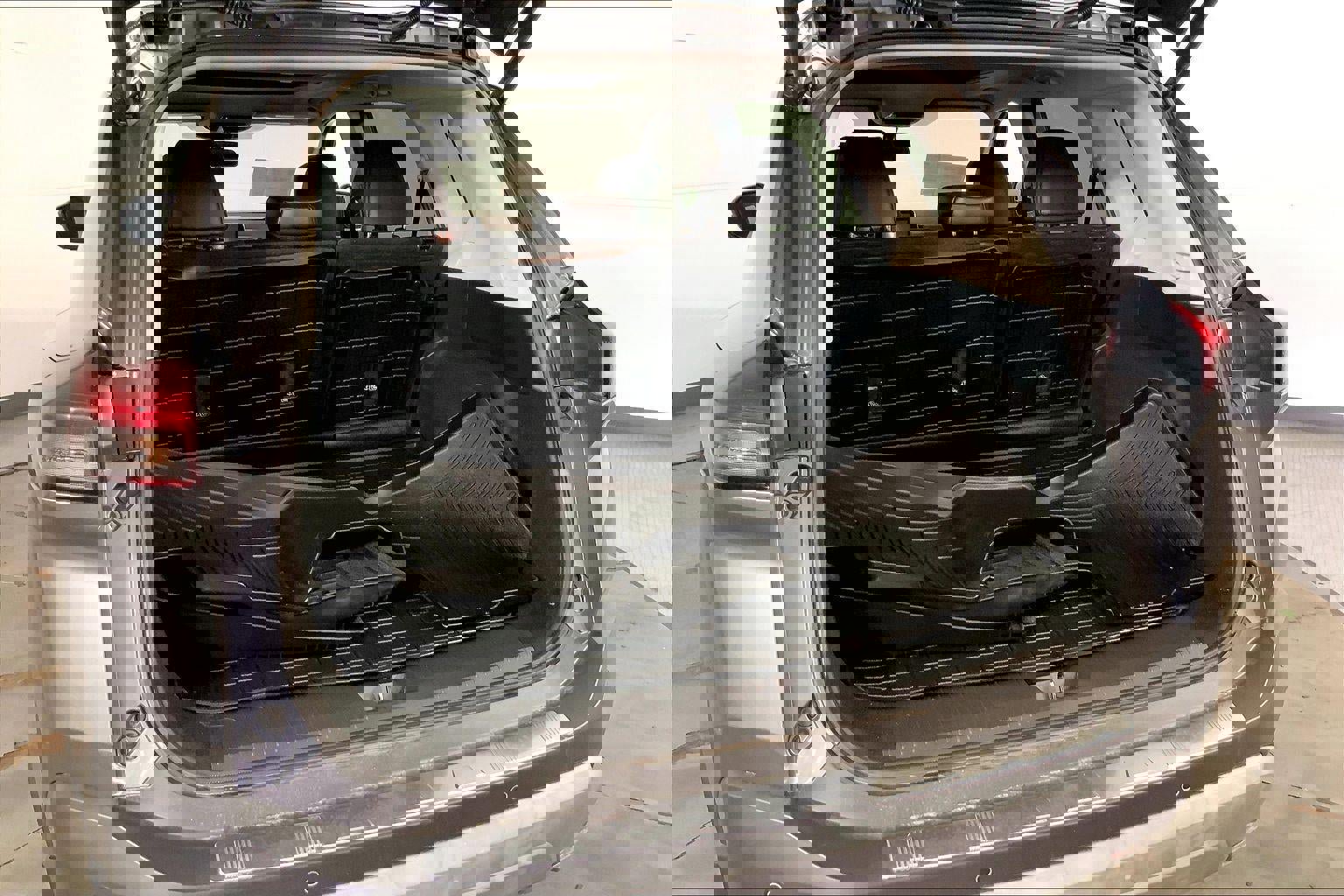 Used 2021 Nissan Rogue SV w/ Premium Package image 4