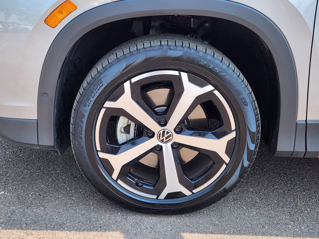 Certified 2026 Volkswagen Tiguan SE AWD/4WD image 9