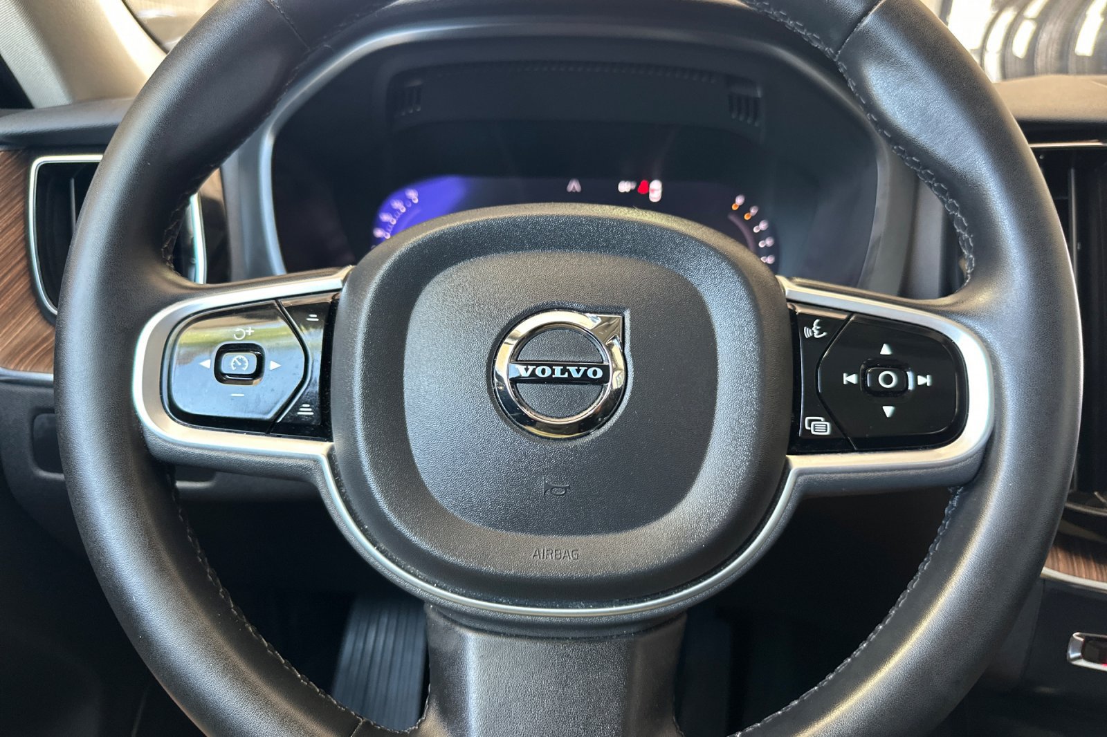 Certified 2023 Volvo XC60 B5 Plus w/ Protection Package Premier FWD image 28