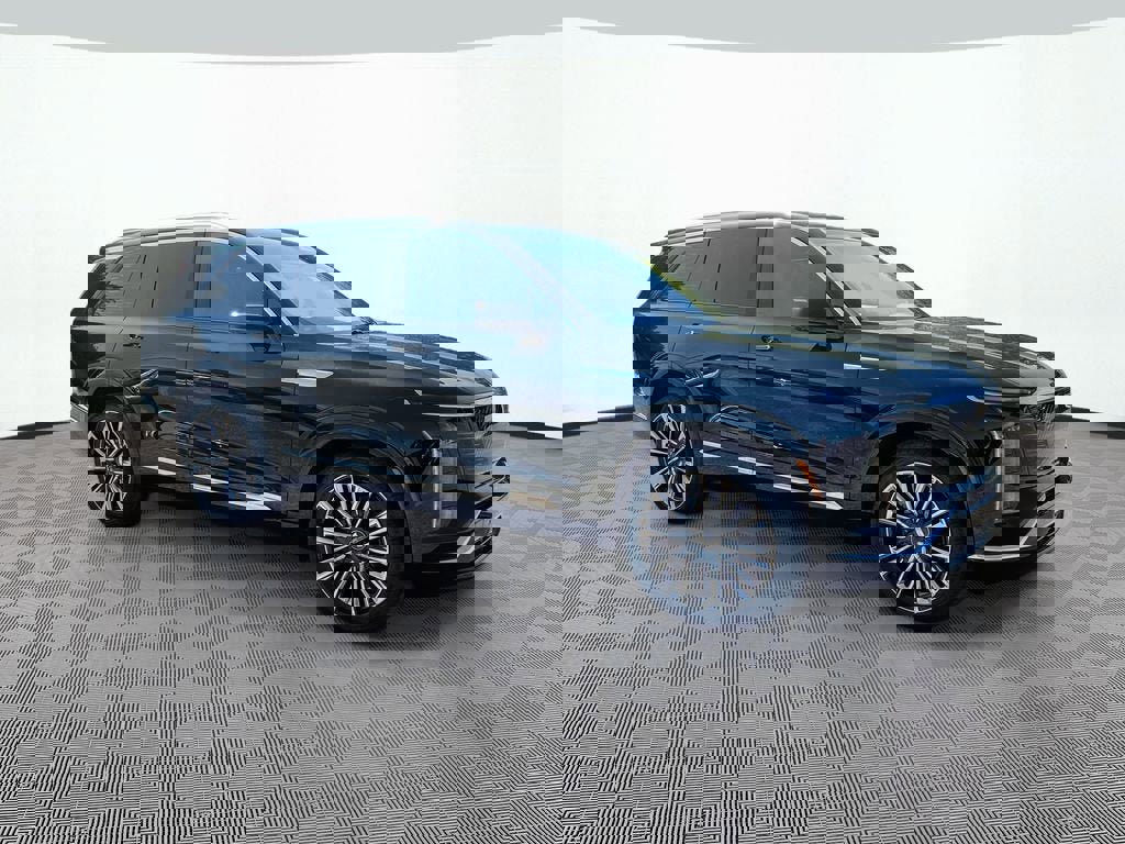 New 2026 Cadillac Vistiq Premium Luxury w/ LPO, Floor Liner Package image 3