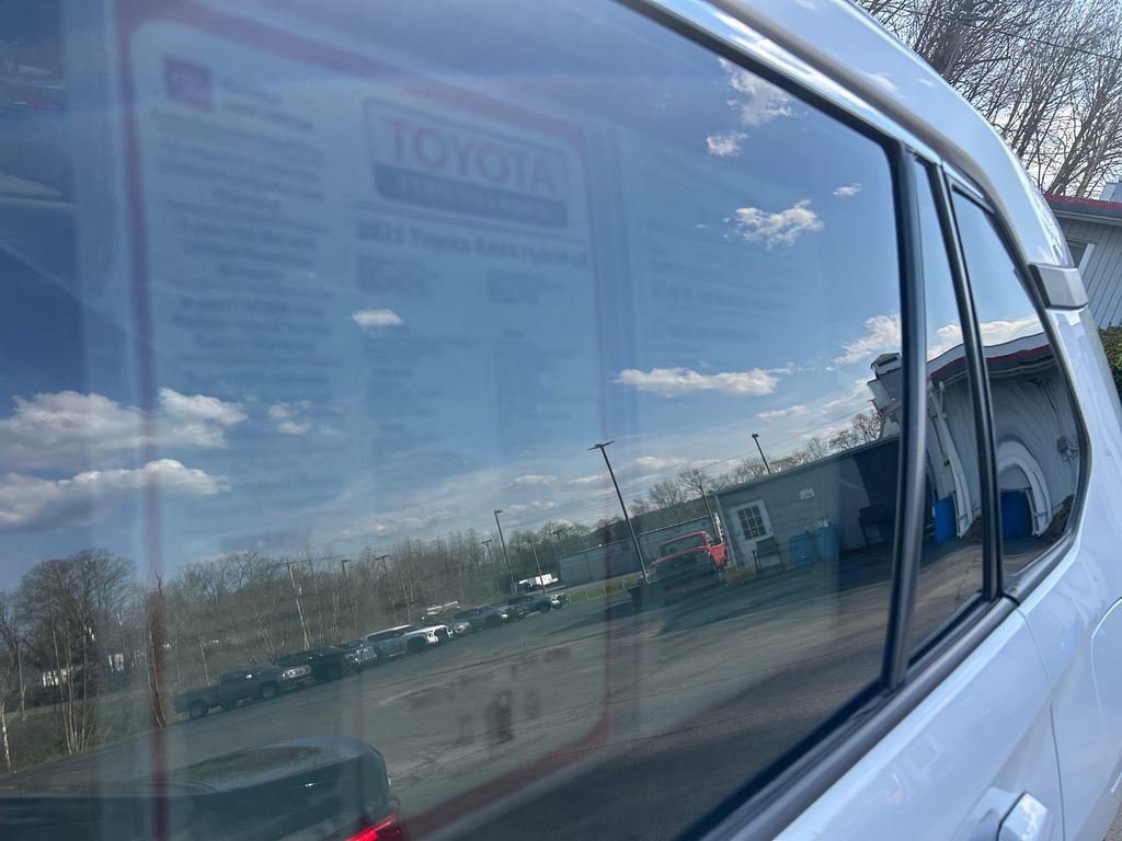 Certified 2021 Toyota RAV4 LE AWD/4WD image 31