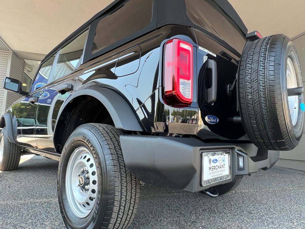New 2025 Ford Bronco 4-Door image 5