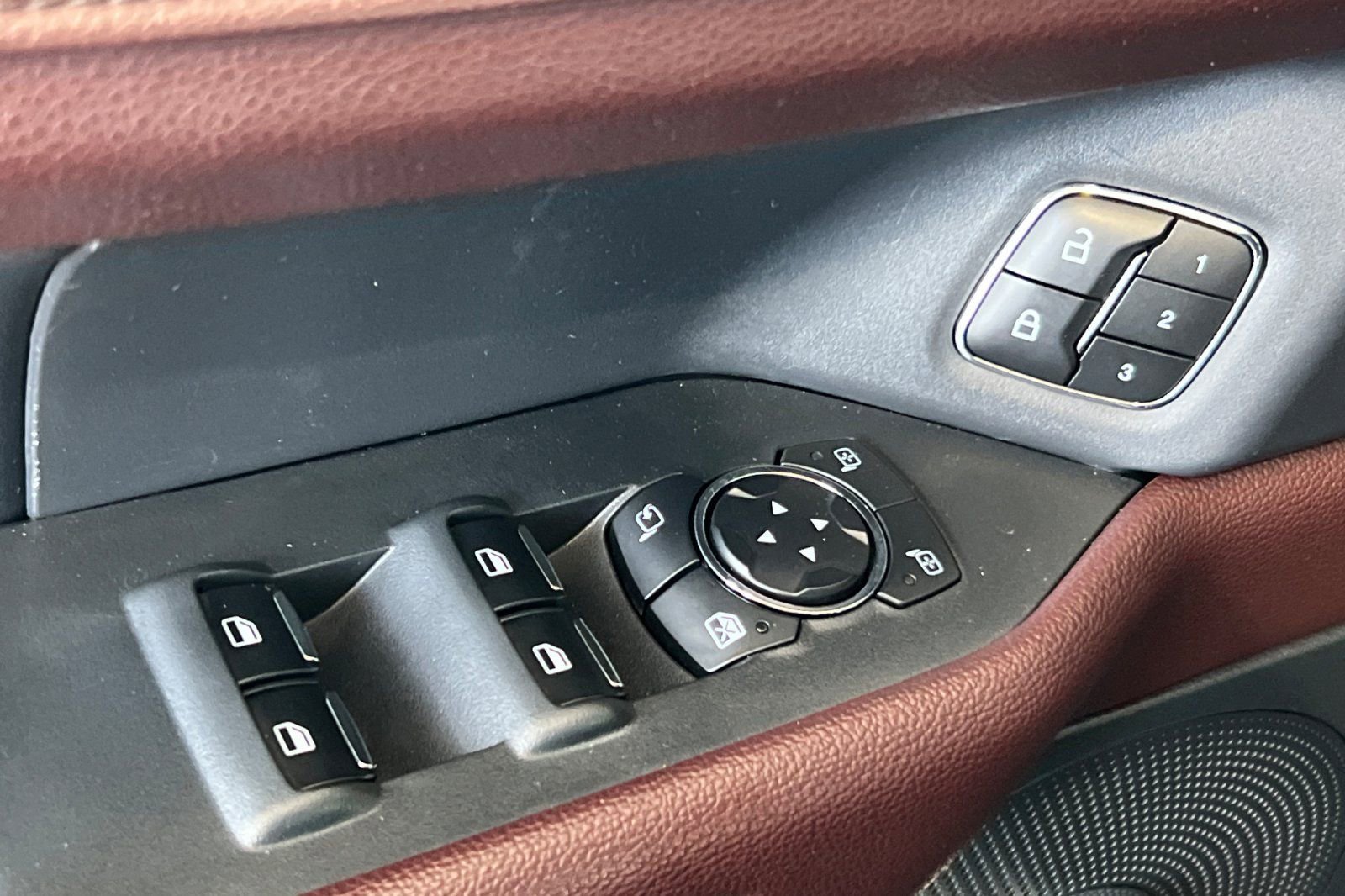 Used 2023 Ford Expedition Limited image 11