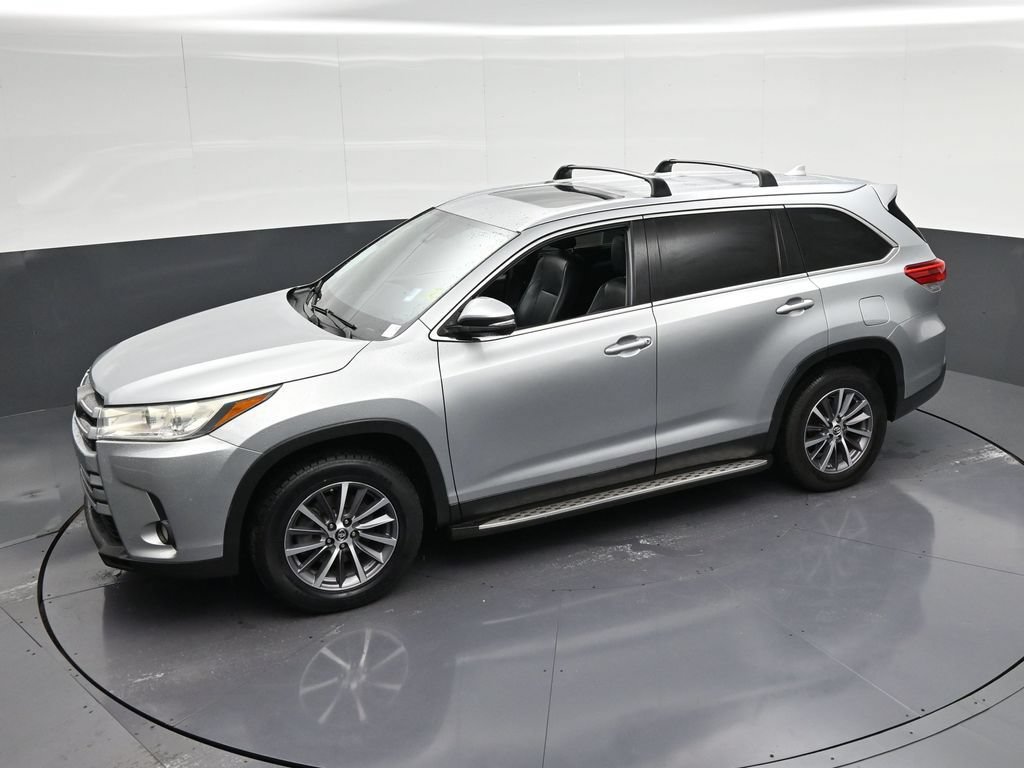 Used 2019 Toyota Highlander XLE FWD image 23