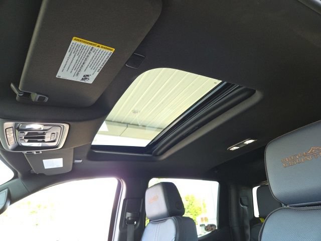 Used 2024 Chevrolet Silverado 1500 High Country AWD/4WD image 7