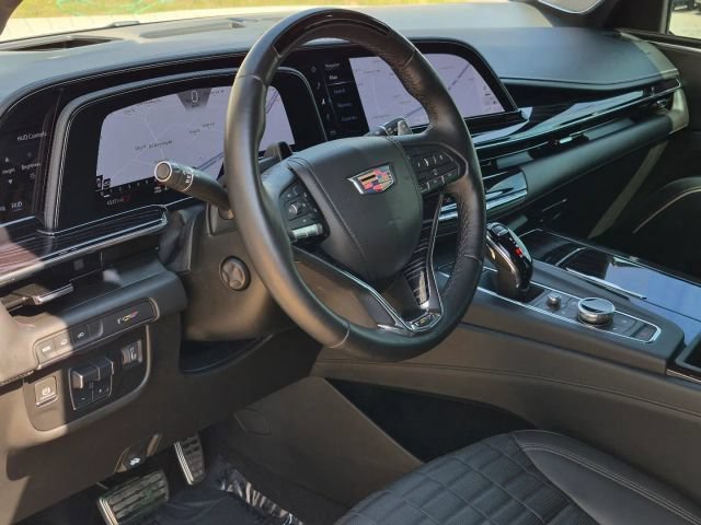 Used 2023 Cadillac Escalade ESV V AWD/4WD image 8