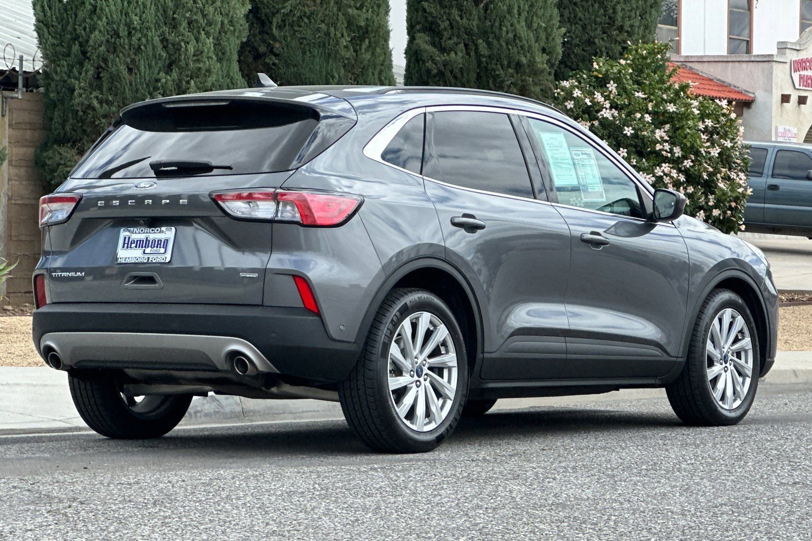 Used 2022 Ford Escape Titanium w/ Titanium Elite Package FWD image 4