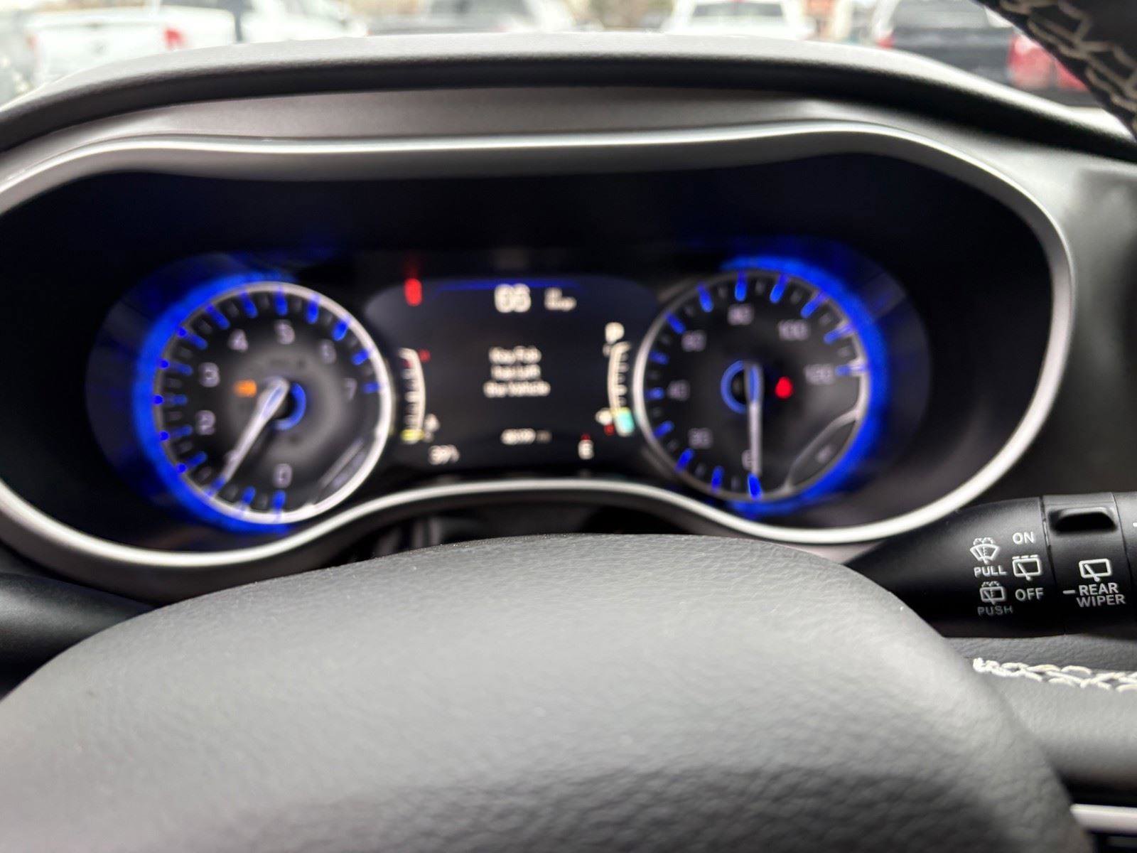 Used 2024 Chrysler Pacifica Touring-L FWD image 19