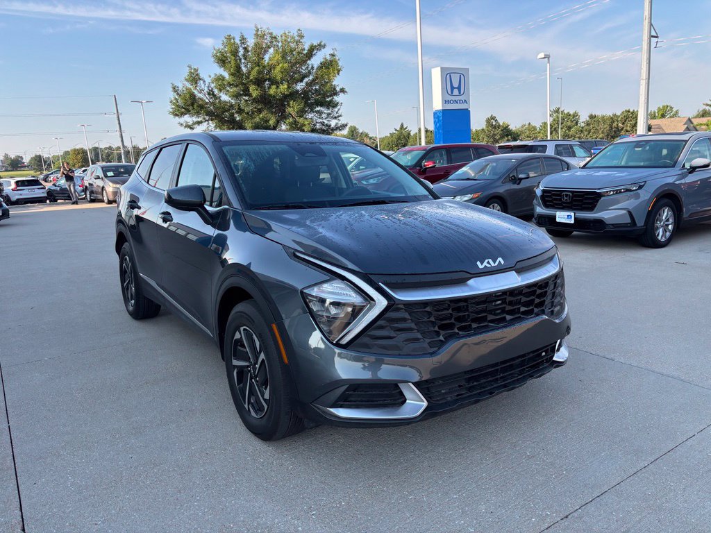 Used 2023 Kia Sportage LX AWD/4WD image 3