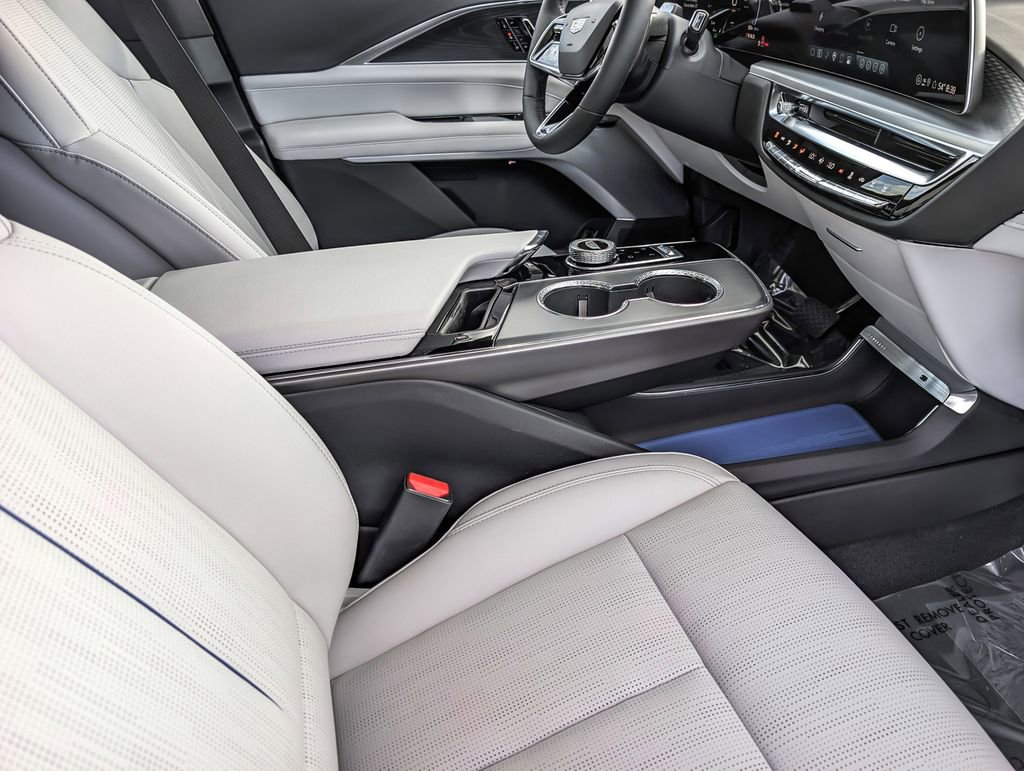 New 2026 Cadillac Lyriq Premium Luxury AWD/4WD image 19