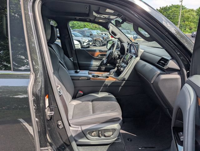 Used 2025 Lexus LX 700h Luxury AWD/4WD image 31