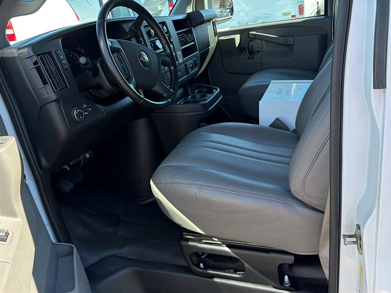 Used 2020 Chevrolet Express 3500 w/ Driver Convenience Package RWD image 12