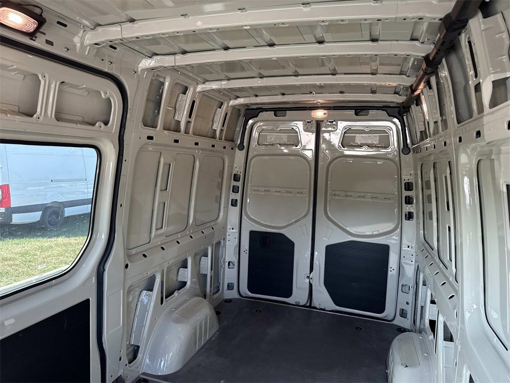 Used 2024 Mercedes-Benz Sprinter 2500 image 17