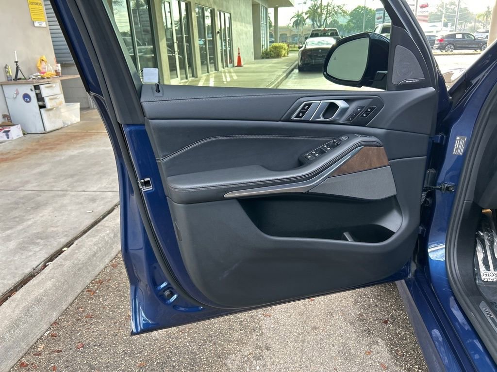 Used 2020 BMW X5 M50i image 45