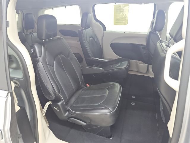 Used 2020 Chrysler Pacifica Limited FWD image 22