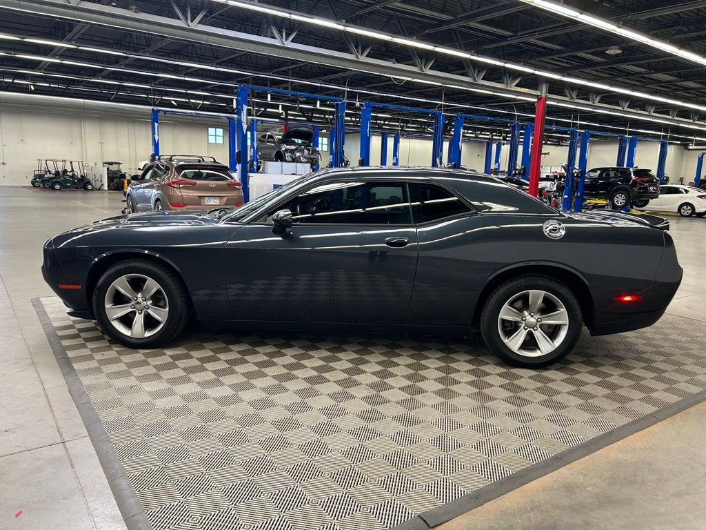 Used 2018 Dodge Challenger SXT RWD image 4