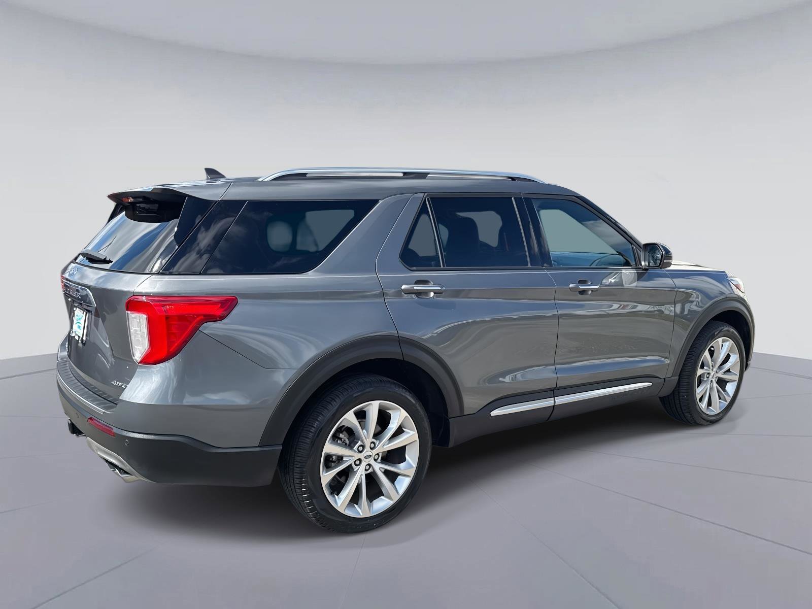 Used 2023 Ford Explorer Platinum w/ Technology Package image 4