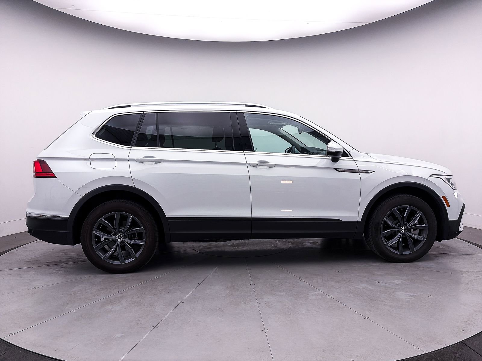 Used 2022 Volkswagen Tiguan SE image 39