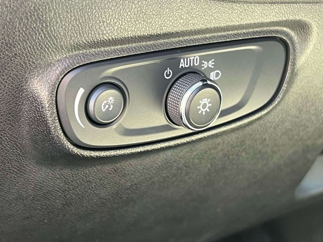 Used 2020 Chevrolet Equinox LS FWD image 19
