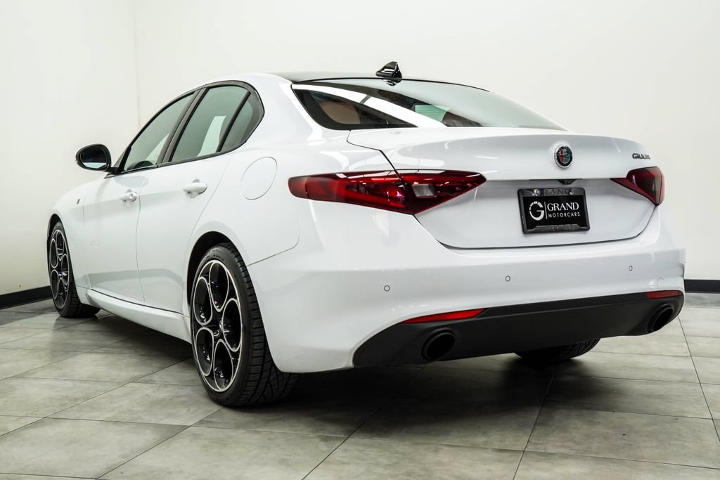 Used 2022 Alfa Romeo Giulia Ti w/ Active Assist Plus Package RWD image 11