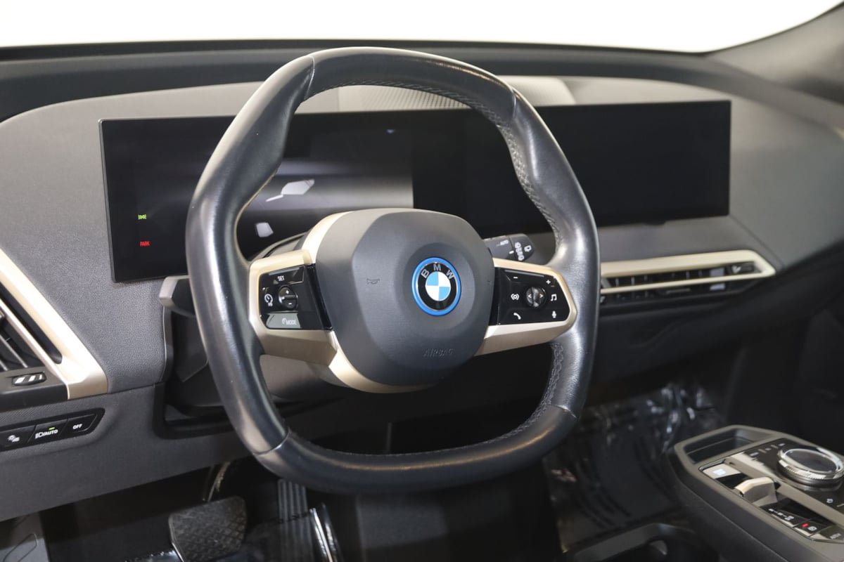 Used 2023 BMW iX xDrive50 w/ Sport Package AWD/4WD image 6
