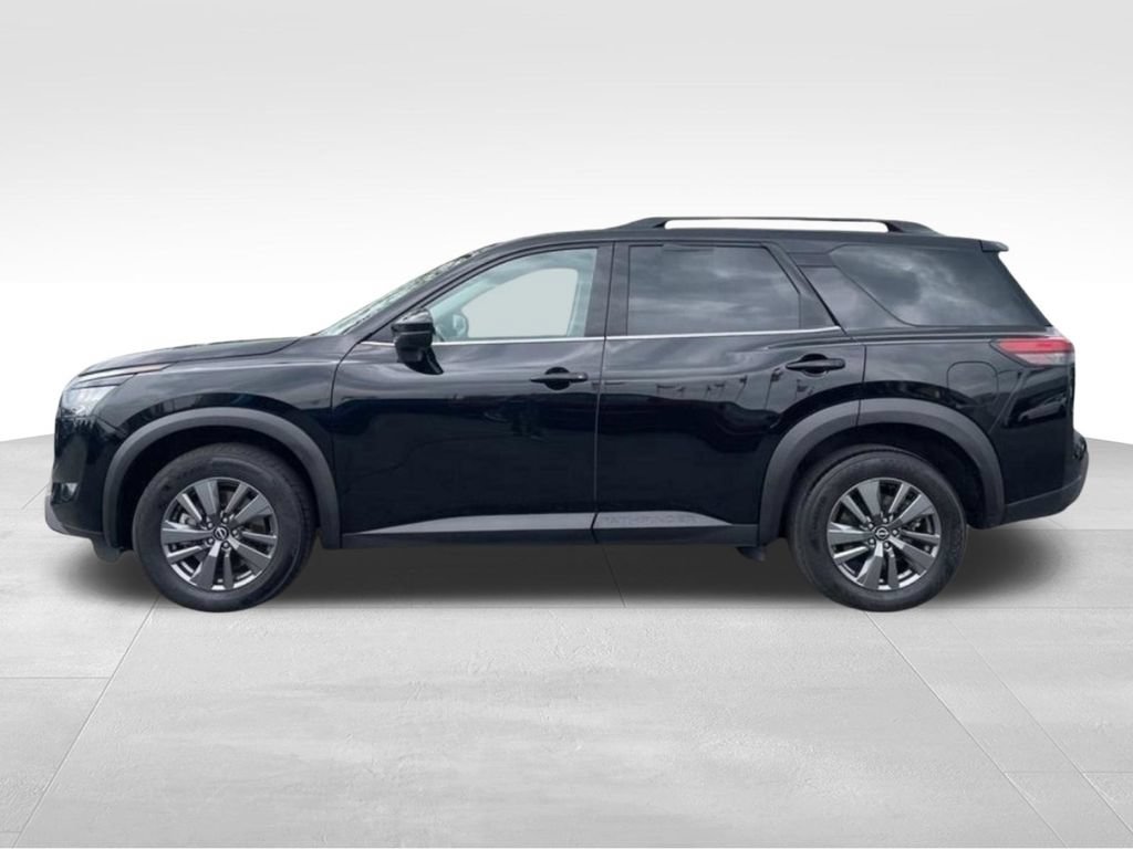 Used 2025 Nissan Pathfinder SV AWD/4WD image 2