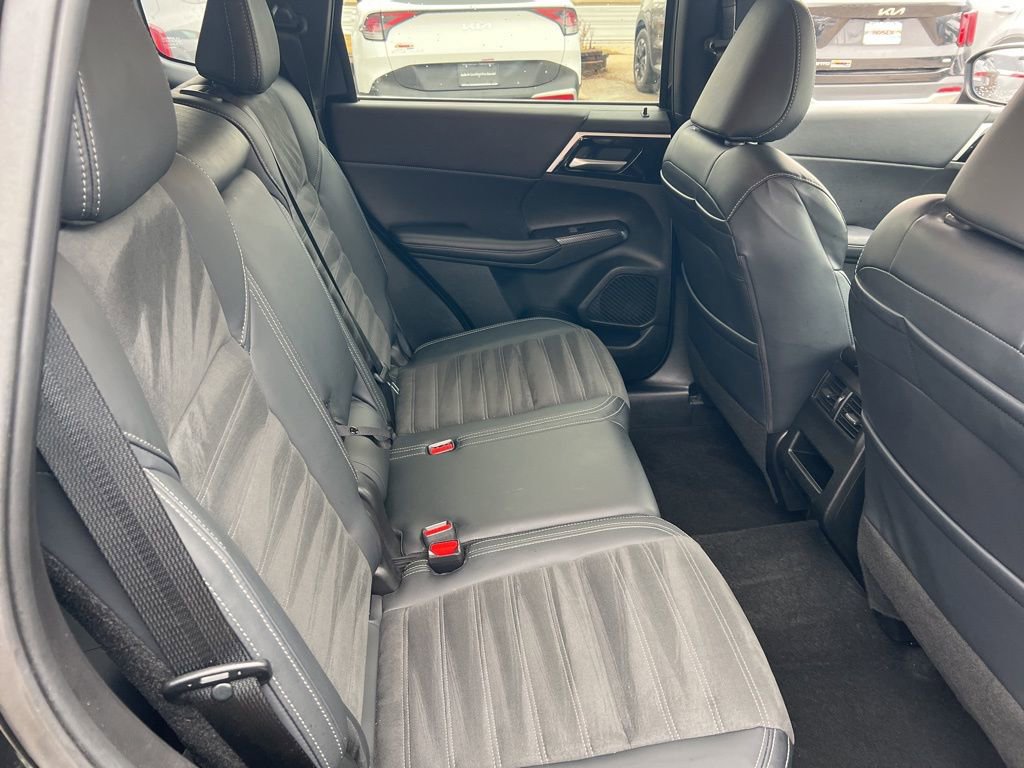 Used 2024 Mitsubishi Outlander SE image 15