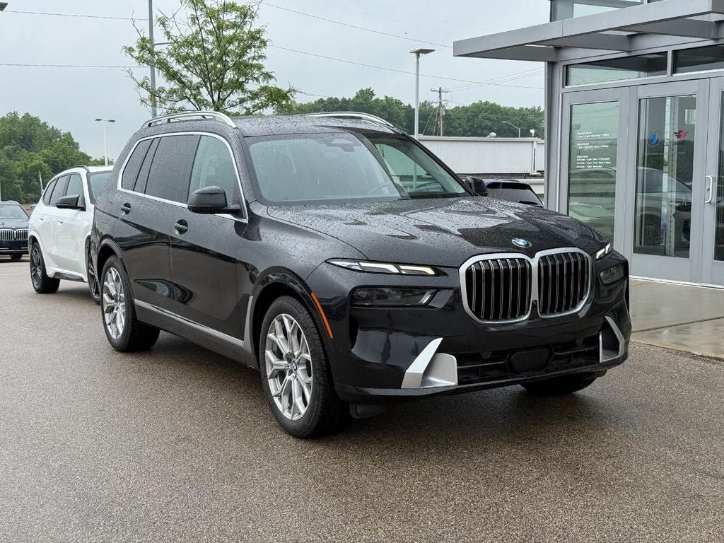 Used 2025 BMW X7 xDrive40i AWD/4WD image 1