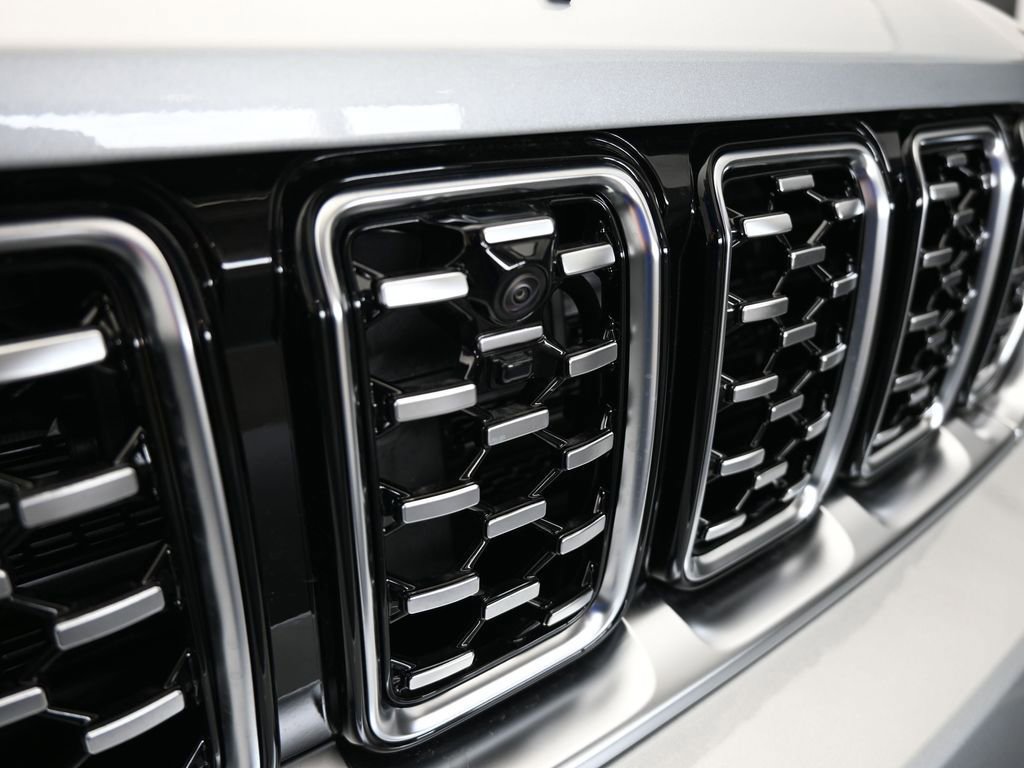 New 2025 Jeep Grand Cherokee Summit image 56