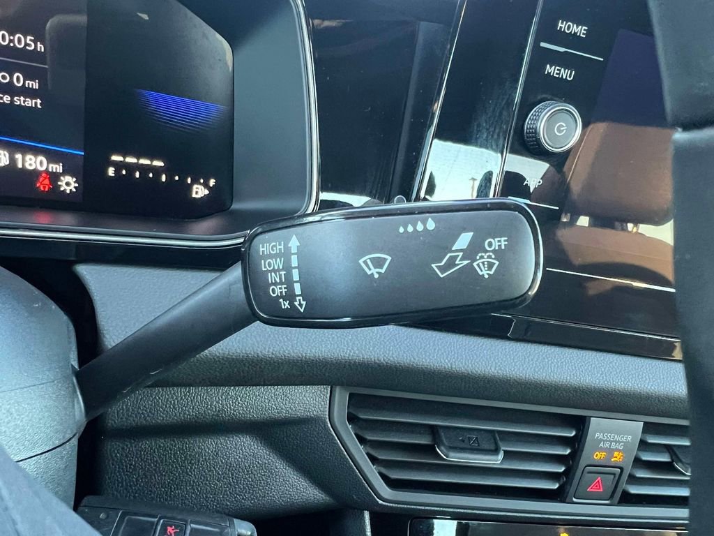 Used 2025 Volkswagen Jetta Sport image 24