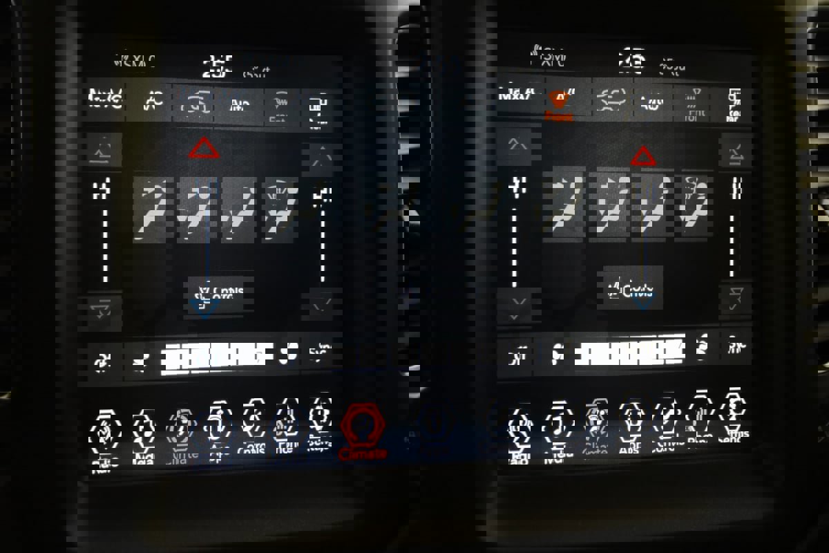 Used 2018 Jeep Compass Trailhawk w/ Safe & Security Group image 30