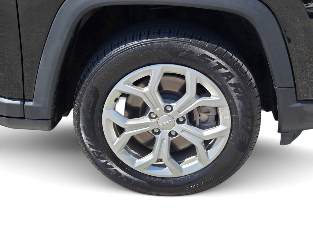 Used 2024 Jeep Compass Latitude AWD/4WD image 6