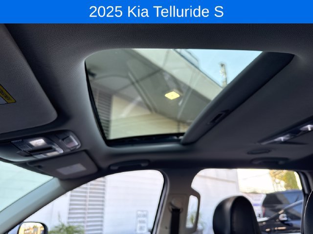 Used 2025 Kia Telluride S AWD/4WD image 21