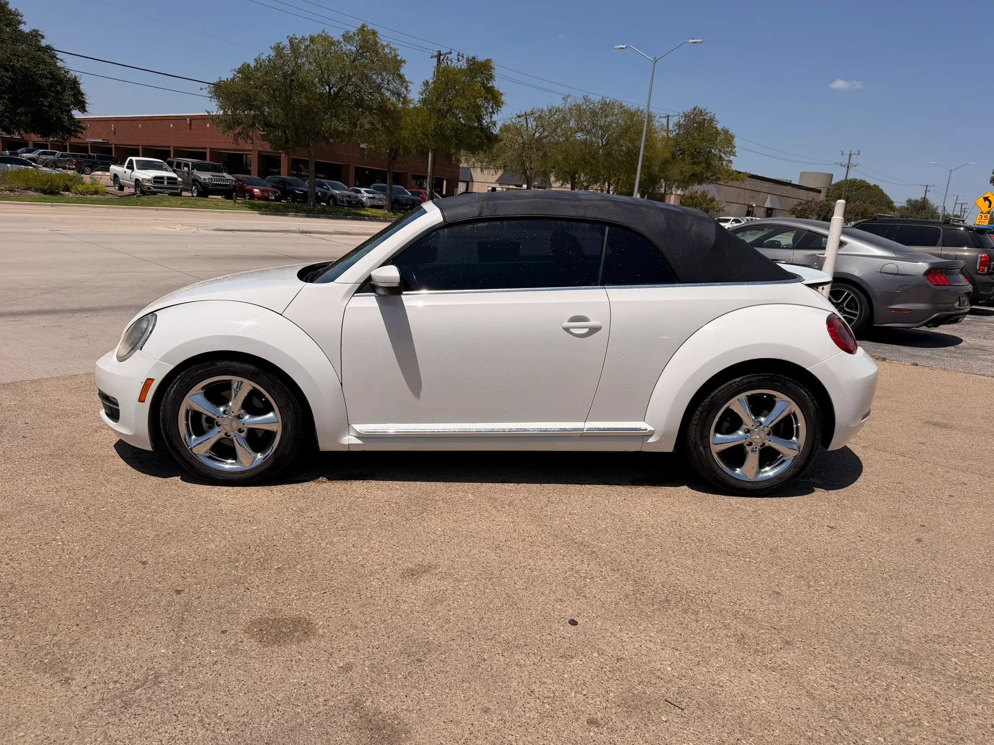 Used 2016 Volkswagen Beetle 1.8T Denim FWD image 2