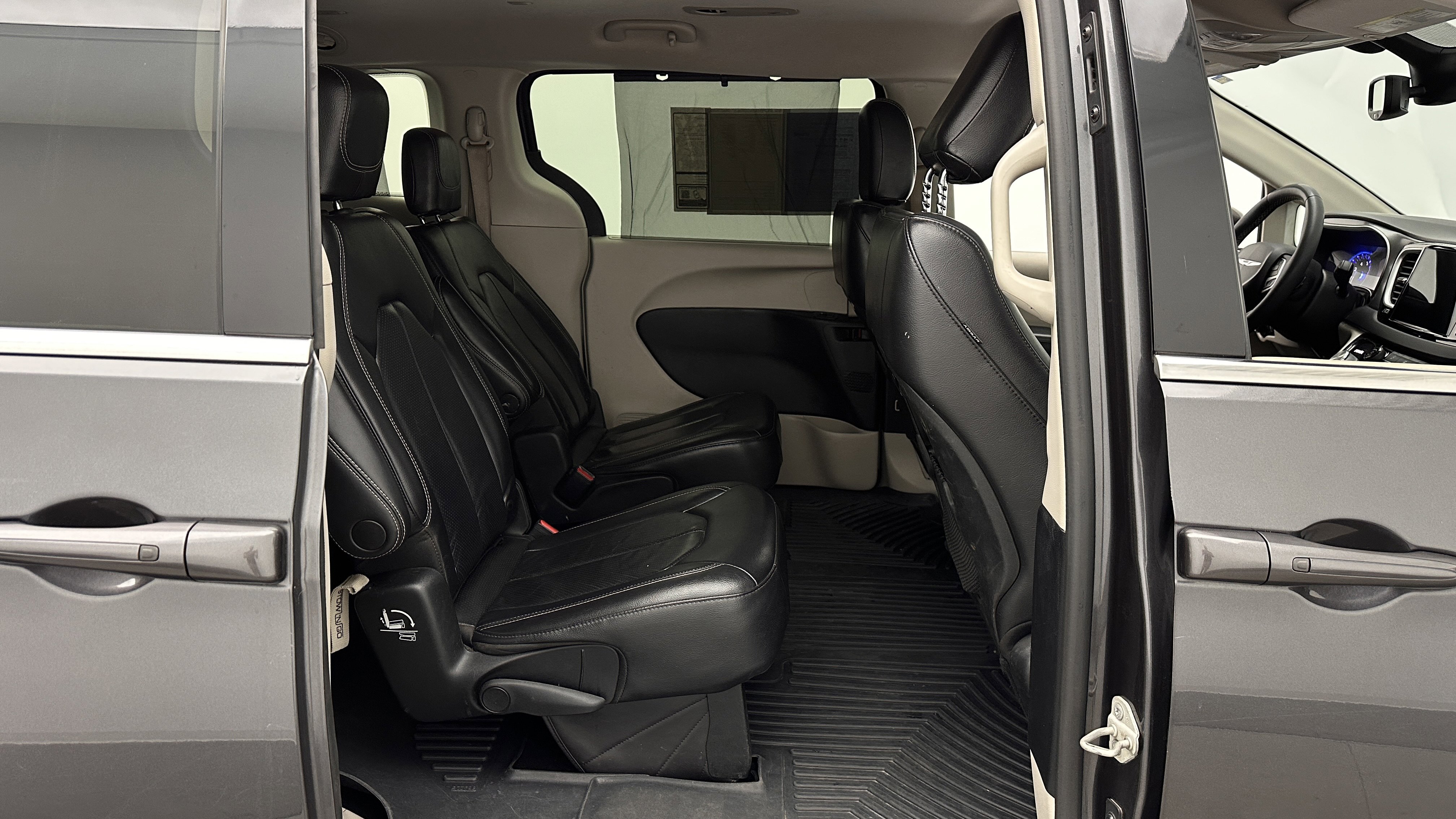 Used 2022 Chrysler Pacifica Touring-L FWD image 33