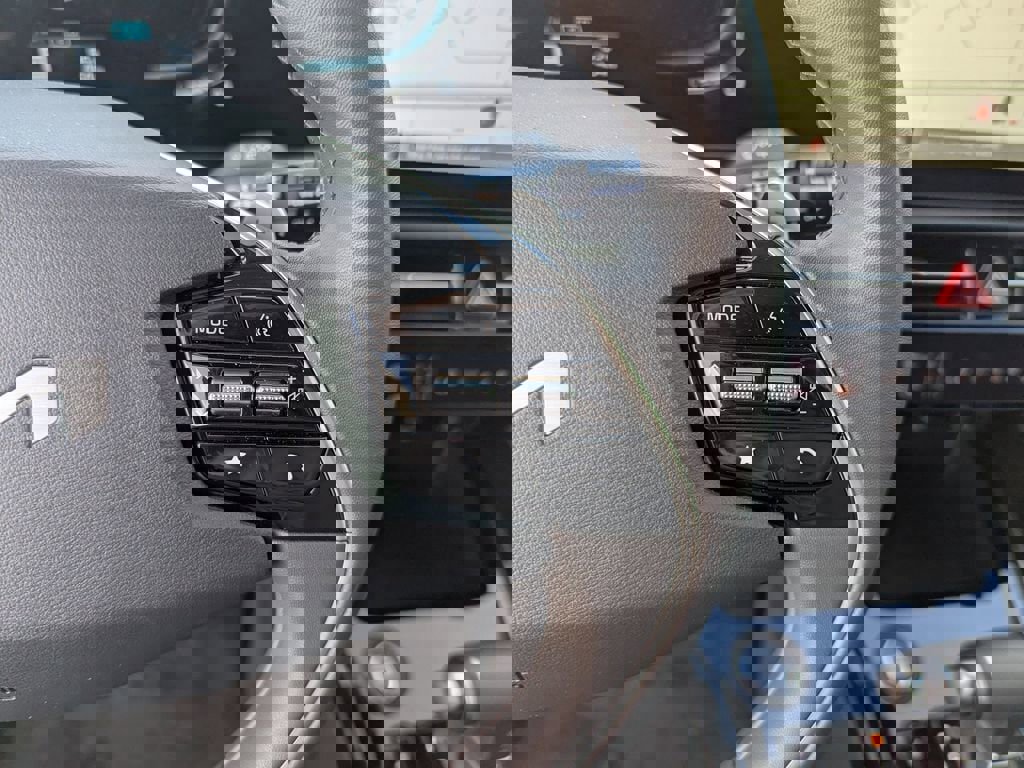 Used 2025 Kia Niro EX Touring image 24