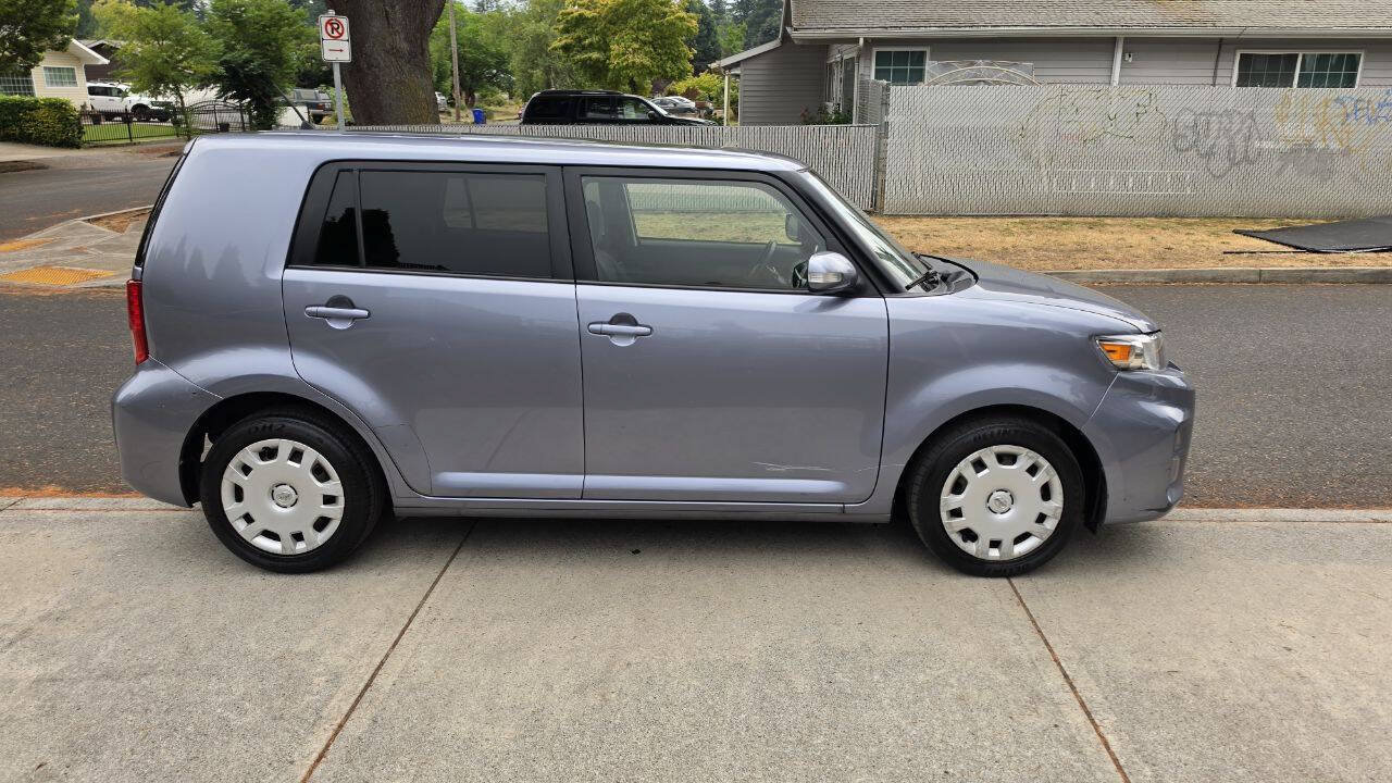 Used 2012 Scion xB FWD image 4