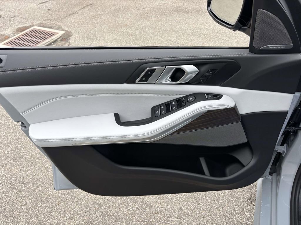New 2026 BMW X5 xDrive40i w/ M Sport Package image 9