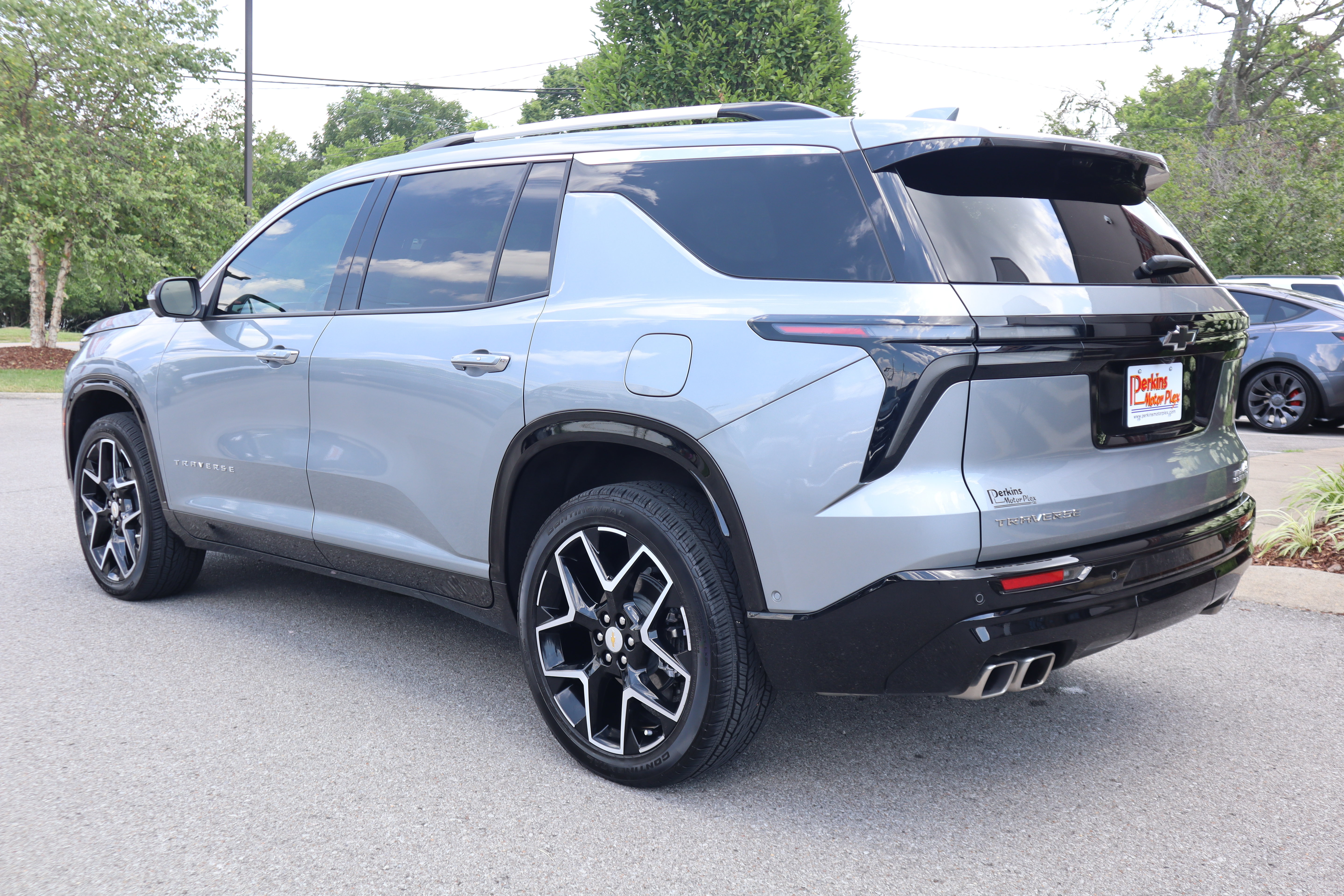 Used 2025 Chevrolet Traverse High Country FWD image 9