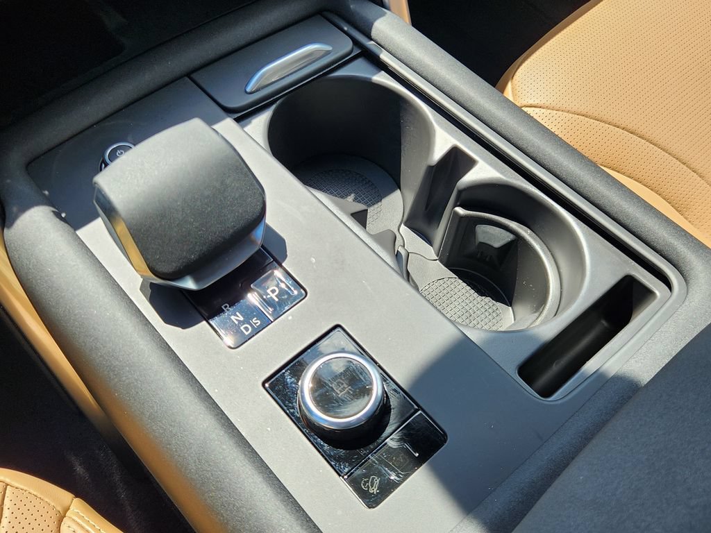 Used 2025 Land Rover Discovery Dynamic SE AWD/4WD image 33