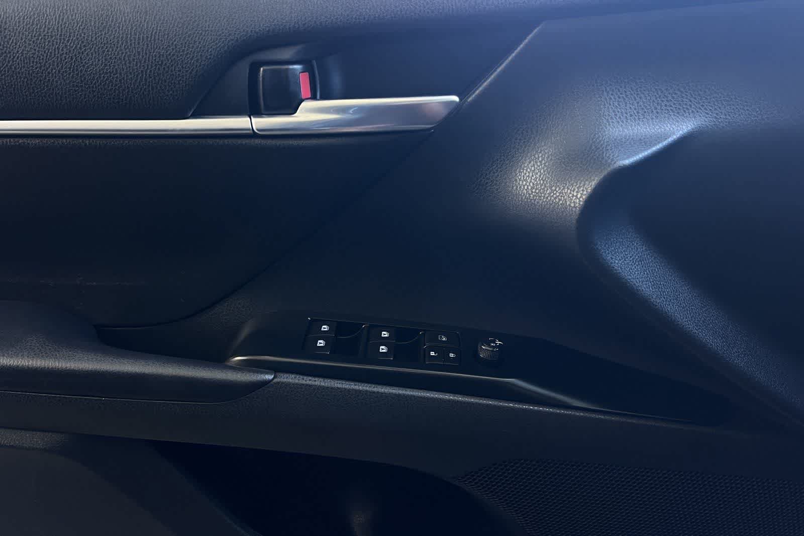 Used 2019 Toyota Camry SE FWD image 13